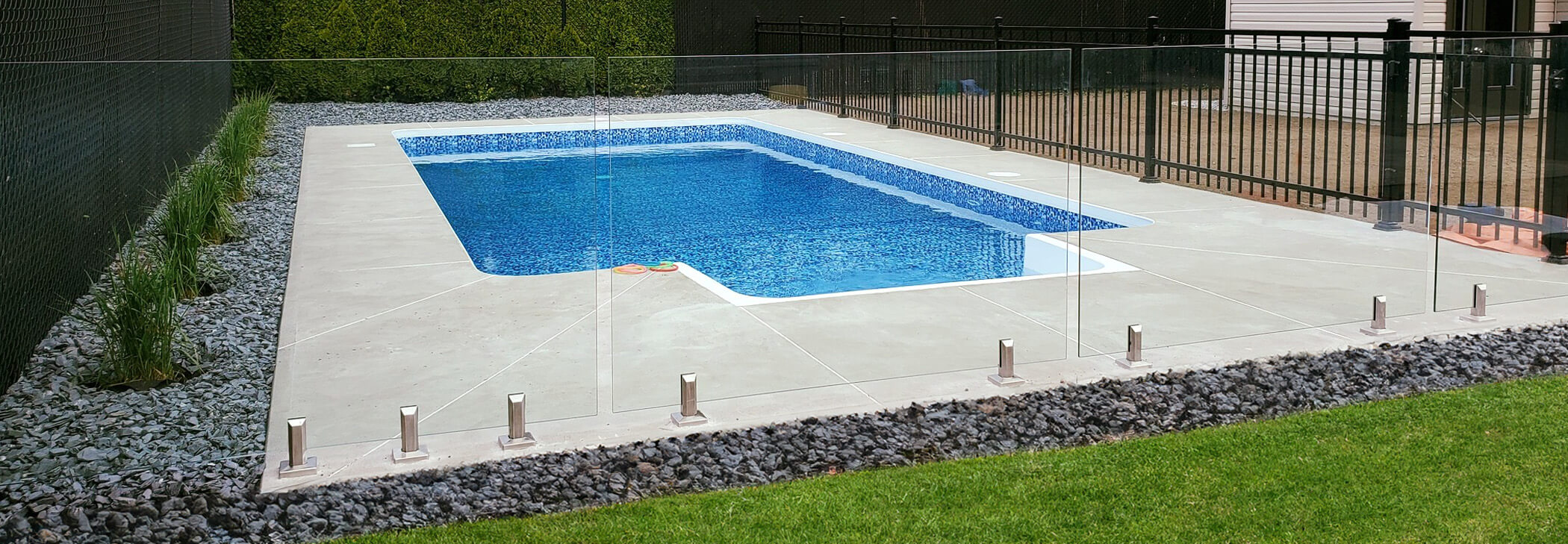 Clôture de piscine en verre
