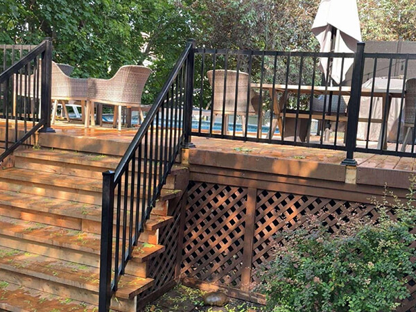 Clôture et rampe pour patio